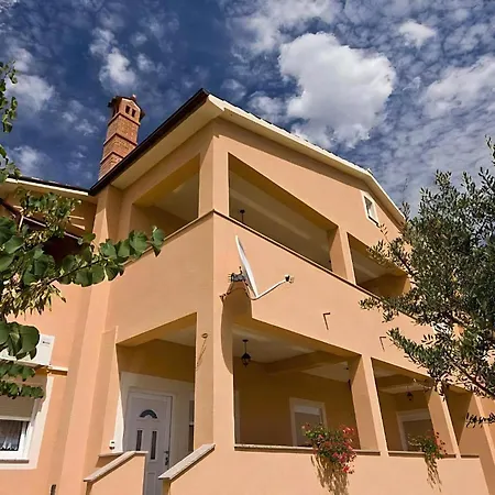 Apartment In Mit Terrasse Und Garten *